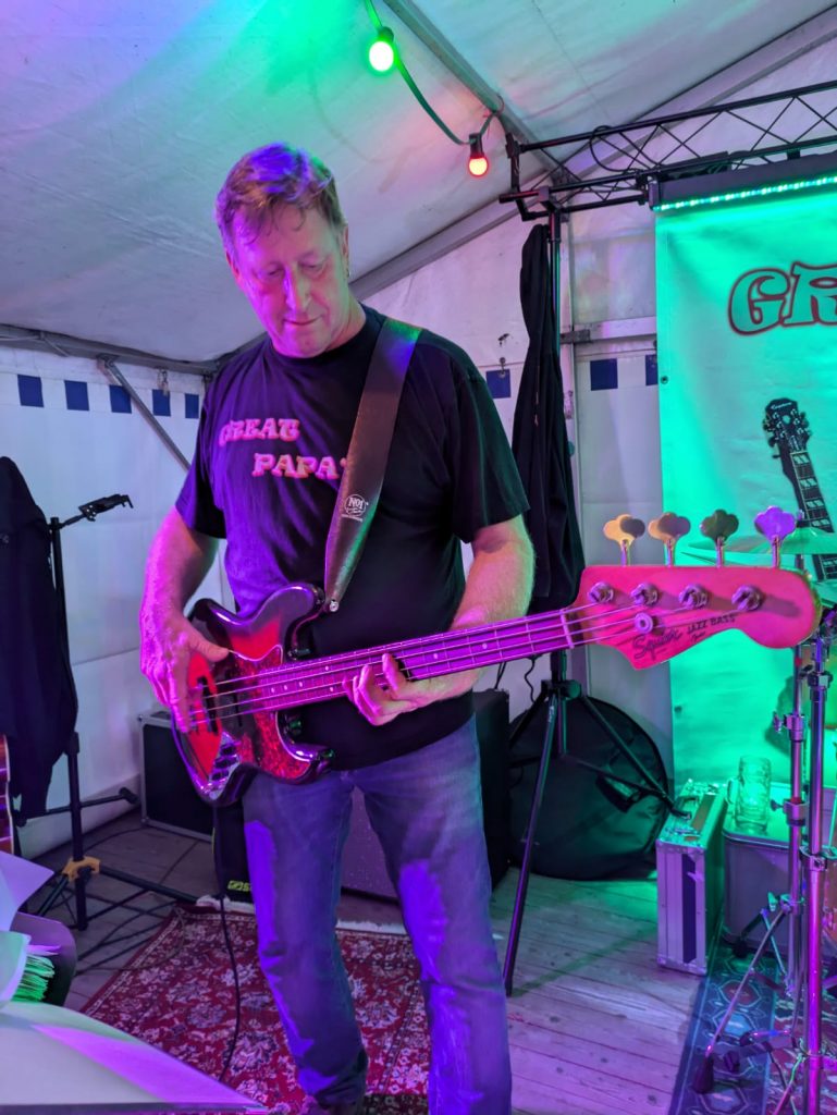 Bassist der Great Papas, Gummi